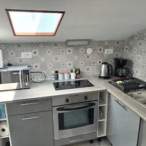 Anica Whit Parking Apartment